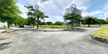 Cần bán gấp lô đất ngay mặt tiền Lê Văn Việt, Q9, giá chỉ 2,4 tỷ,SHR, thổ cư 100