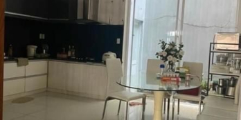 Nhà bán 4 Tầng Mặt tiền Trường Học THCS  giá 13 tỷ 700 đường Lâm Văn Bền Quận7