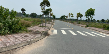 Cần bán lô đất DT 100m2 mặt tiền đường Hùng Vương ven sông Thị Tính