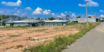 CHỦ NHÀ BÁN GẤP LÔ ĐẤT MẶT TIỀN ĐƯỜNG NHỰA, THUẬN TIỆN KINH DOANH MUA BÁN, SHR