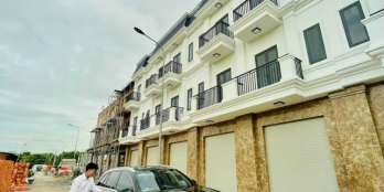 chủ cần bán nhà mặt phố 2 lầu 1 trệt ở khu vực chợ Búng tp. Thuận An gia 4ty4