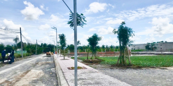 Cần ra gấp lô đất 2 mặt tiền , view kênh, sổ sẵn , dân cư hiện hữu