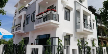 Nhà ở thông minh 1 trệt 2 lầu, có sân vườn