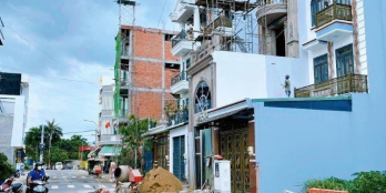 Bán gấp lô đất ngay đường Kênh Tân Hóa, Tân Phú, giá chỉ 2,2 tỷ,SHR, xây dựng tự