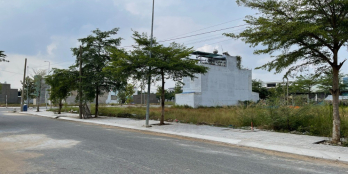 Bán gấp lô đất 5x26m, điện, sổ có sẵn, hạ tầng hoàn thiện, điện âm nước máy.