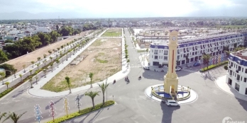 Chuyển nhượng lô góc cổng vào chợ siêu đắc Hưng Định City lh 0983453826