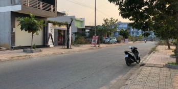 Cần bán gấp 1 nền đường 22m : 105m2 bên hông trường giá rẻ hơn thị trường 100 tr