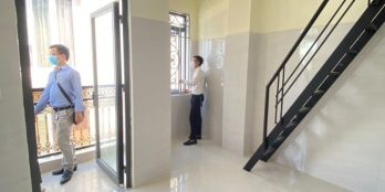 CHDV mới, có gác, ban công, cửa sổ, thoáng, sạch sẽ khu sân bay, giá tốt