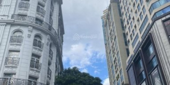 Bán gấp nhà MT Nguyễn Thị Minh Khai, P6, Q3. DT: 4x30m, NH: 8m, 10 tầng, 40 phòn