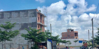 Bán gấp 130m2 thổ cư đối diện Siêu Thị Chợ và Trường mầm non, sổ riêng