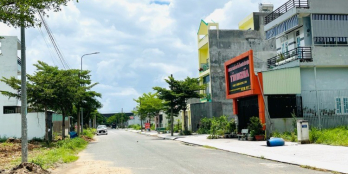 SANG 2 LÔ(10X20)-NẰM GẦN UBND XÃ PHẠM VĂN HAI-ĐỐI DIỆN BVIỆN CHỢ GẪY 2- SỔ RIÊNG