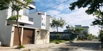 Megacity Kontum, chính chủ bán gấp lô mặt tiền Hùng Vương giá 650tr/180m2, có sổ