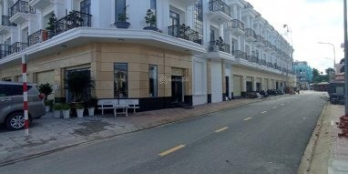 Bán shophouse 1 trệt 2 lầu mặt tiền 833 TT Tân Trụ - Đối diện chợ Tân Trụ