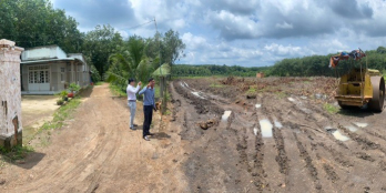 Đất KDC Mặt tiền 15m , DT 5 X 60 ( 100M Tc ) SHR 600tr( full thuế phí )