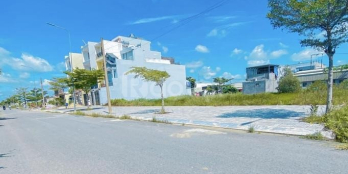 Cần bán lô đất vuông vức 100m2, đường nhựa 14m, khu dân cư hiện hữu gần chợ