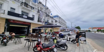 4ty sở hữu nhà 3 lầu mặt tiền chợ tân trụ. thiếu tiền mở quán nên bán.nhà mới