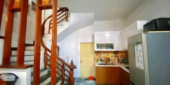 Bán nhà Ngõ 445 Lạc Long Quân. Khu vực hiếm nhà bán. OTO vào nhà. DT: 42m . Giáỷ