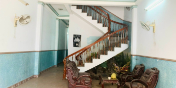 Cần tiền đi nước ngoài cần bán nhanh nhà mặt phố.