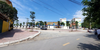 Lô góc, ngõ to nông, gần chợ trường cấp 1,2,3 Vĩnh Quỳnh, Dt 78m2 x 4,3m