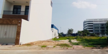 Cần bán lô đất 81m2 giá 2tỷ099, SHR, thổ cư, KDC hiện hũu quận 12, đường nhựa12m