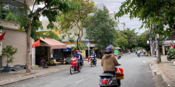 BÁN GẤP nhà nát Mặt tiền Quận 7, Ngang hơn 8m nở hậu_ GIÁ 3x TỶ