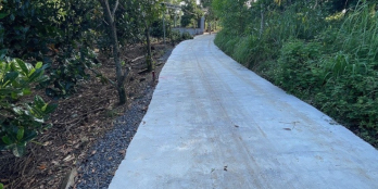 Chính chủ kẹt tiền bán lô đất sẵn vườn, giáp suối