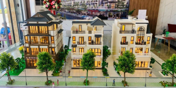 Bán nhà mặt tiền đường 30m, tại trung tâm huyện Đức Hòa