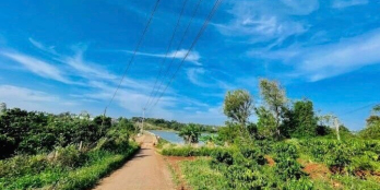 Bên cạnh Khu du lịch Hồ Trà Đa em còn 1 lô góc 2 tiền giá rẻ