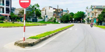 Bán đất Phường Nam Ngạn 121m2 rộng 5.83m giá 1 tỷ 4xx oto vào nhà