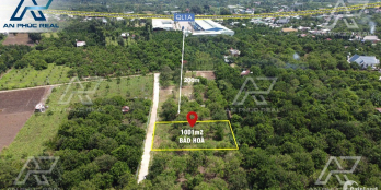 1 sào Bảo Hòa, ra QL1A 500m, gần cây xăng Lan Phượng. Sẵn sổ