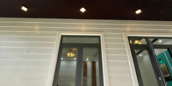 Nhà lầu mới hoàn thiện cách Vincom Hùng Vương chỉ 50m