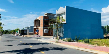 Bán Lô đất nền mặt tiền 11m full thổ cư, gần chợ Thủ Thừa, Long An