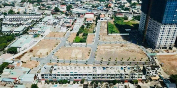 Bán nhà phố 211m2 ngay Tp. Dĩ An chỉ cần thanh toán từ 1.9 tỷ