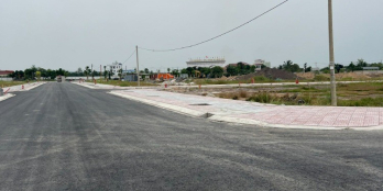 Kẹt tiền cần ra lô đất 97,3 m2 5,5x17,6 đường nhựa, Bến Lức-Long An