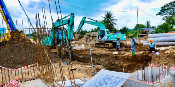 Kẹt tiền bán căn nhà 1 trệt 3 lầu MT đường trung tâm thị trấn Tân Tru-Long An