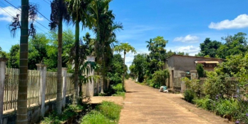 2 lô F0 Buôn Hồ cách QL 29 chỉ 150m, giá chỉ 345tr /300m2, KDC, 60 TC, sẵn sổ.