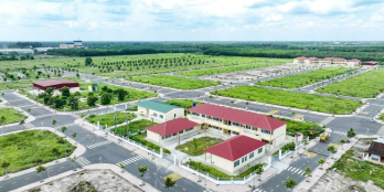 BÁN LÔ GÓC NGAY TRƯỜNG CẤP 2 NGANG 9M, ĐƯỜNG NHỰA 17M, SỔ SÃN CÔNG CHỨNG LIỀN