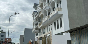 Bán nhà 1 trệt 3 lầu ngay khu dân cư Center Home Riverside đường 11 trường thọ