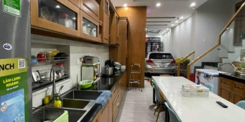 PHÚ NHUẬN ĐỈNH CAO CỦA THƯỢNG LƯU LÀ Ở KHU SANG CHẢNH NGANG 4,5