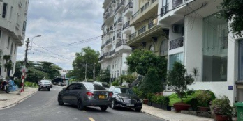 CẦN TIỀN BÁN GẤP ĐẤT HẺM NGUYỄN VĂN HƯỞNG XÂY 7 TẦNG DT 15X23 (350M2) GIÁ CỰC TỐ