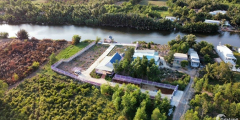 Bán gộp hai lô đất mặt rạch lớn Phú Đông, mặt tiền đường oto đến rạch