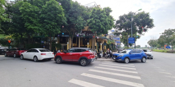 Bán Nhanh Tòa Nhà Văn Phòng Phố Việt Hưng, Vũ Đức Thận 99,6m, Thang Máy, Vỉa Hè.