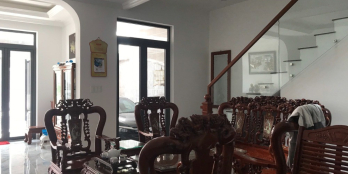 Bán nhà ngay khu dân cư mới, cách trường đại học UMT 500m. Liên hệ: 092.897.2222