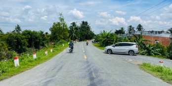 109m2 đất thổ , cách nhựa TL816 chỉ 1 xẹt 100m . Giá chỉ 690tr giá tốt để đầu tư