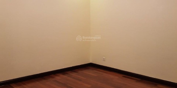 Bán căn hộ 2 ngủ Royal City ban công Đông Nam