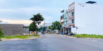 Bán Gấp Căn Góc 2 Mặt Tiền ( 4.5x15 ), đối diện Siêu Thị COOPMART, Sổ Hồng Riêng