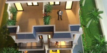 kẹt tiền cần bán gấp nhà 1 trệt 3 lầu mt đường lớn  34m