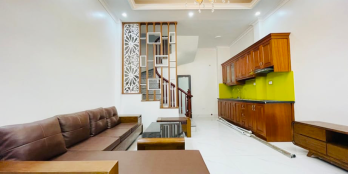 Bán nhà Hoàng Hoa Thám cách mặt phố 20m, ngõ thông rộng đẹp, 36m2x5 tầng 4.65 tỷ