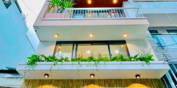 Nhà 4 tầng mặt tiền kinh doanh Tô Hiệu, Hòa Bình DT 4,5x18m có thang máy