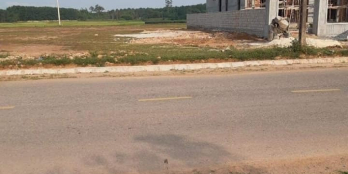 BÁN GẤP LÔ ĐẤT 2MT 45X67M= 3.015M2 GIÁ 400 TRIỆU, NGAY CHỢ, UỶ BAN, DÂN ĐÔNG